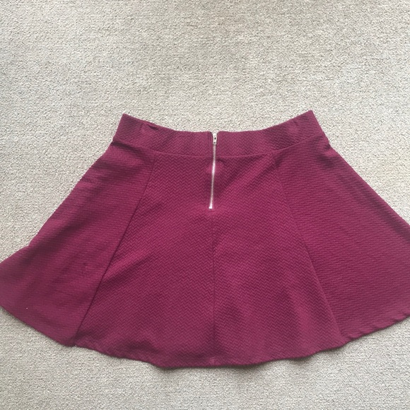 H&M DIVIDED SKATER SKIRT MAROON SIZE MEDIUM - Picture 2 of 4